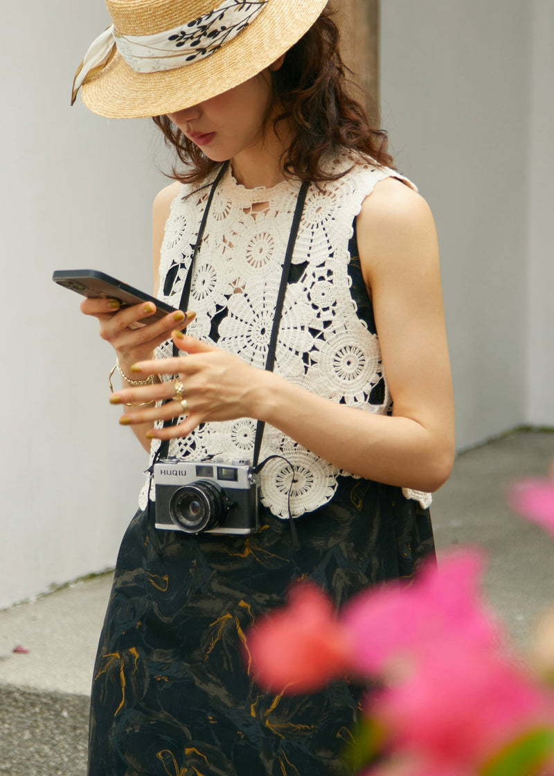 Beige O-neck Hollow Out Hook Flower Cotton Vest Sleeveless