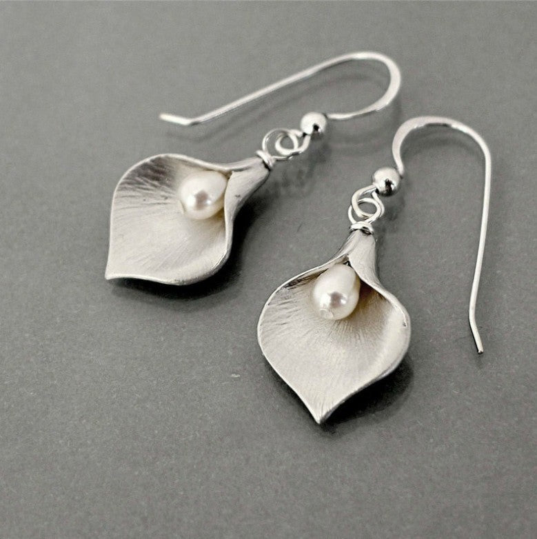Romantic Pearl Earring for Special Moments