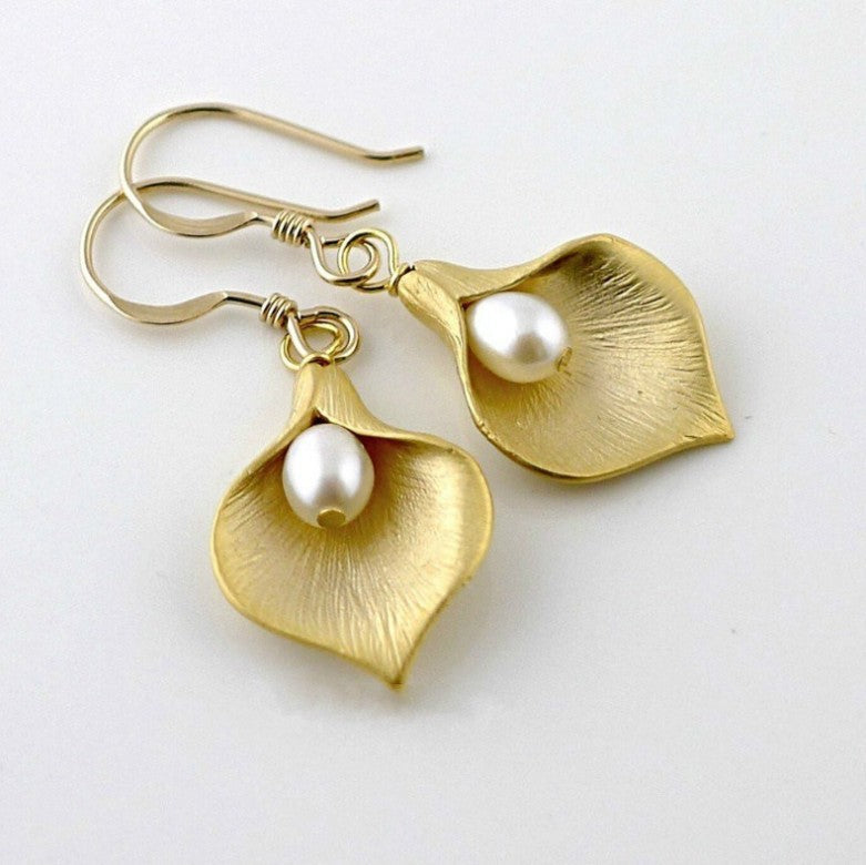 Romantic Pearl Earring for Special Moments