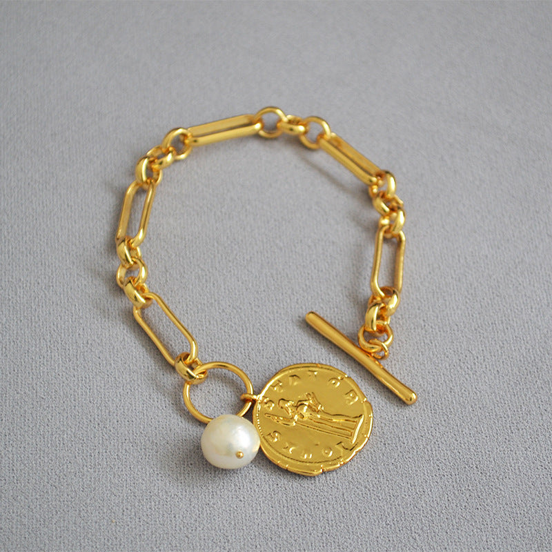 Charming Gold Bracelet for Any Occasion