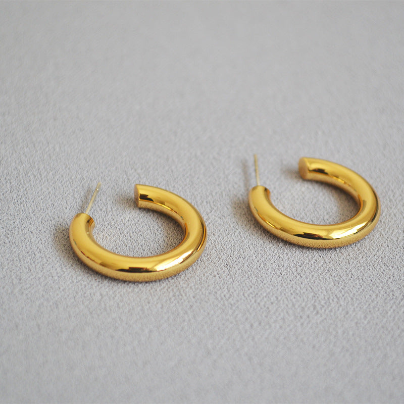 Charming Gold Earring for Any Occasion
