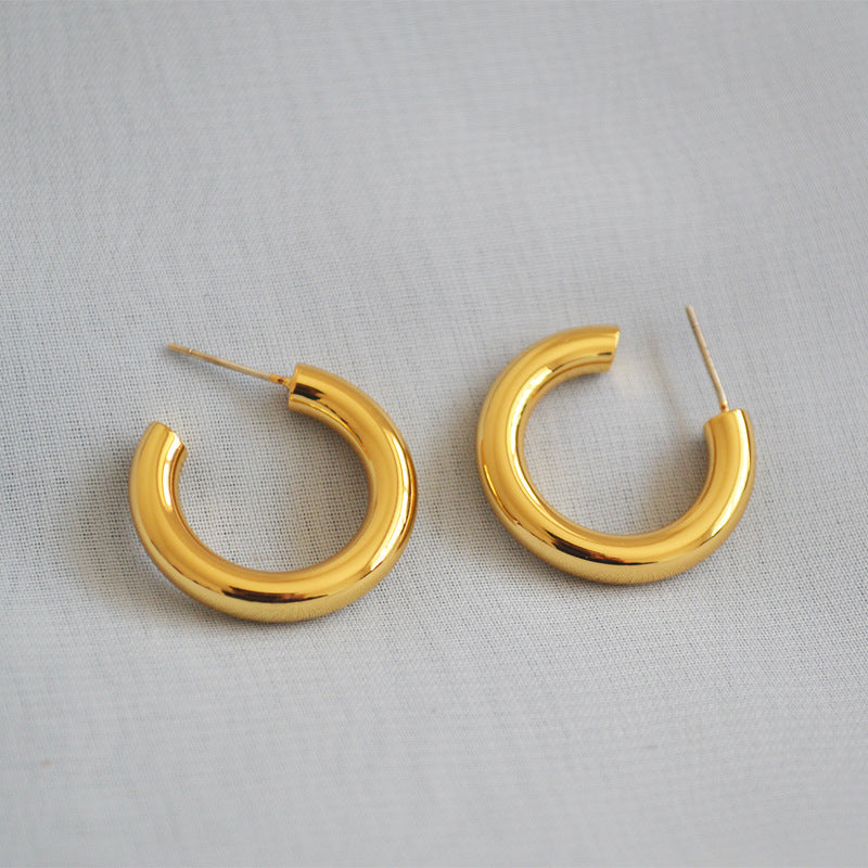 Charming Gold Earring for Any Occasion