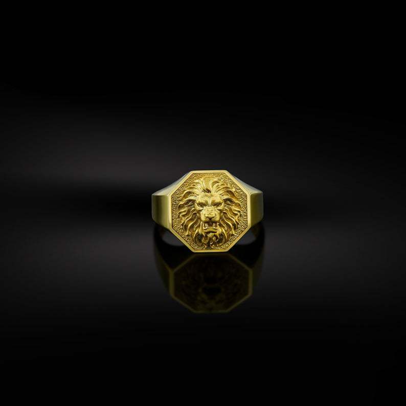 Romantic Gold Ring for Special Moments