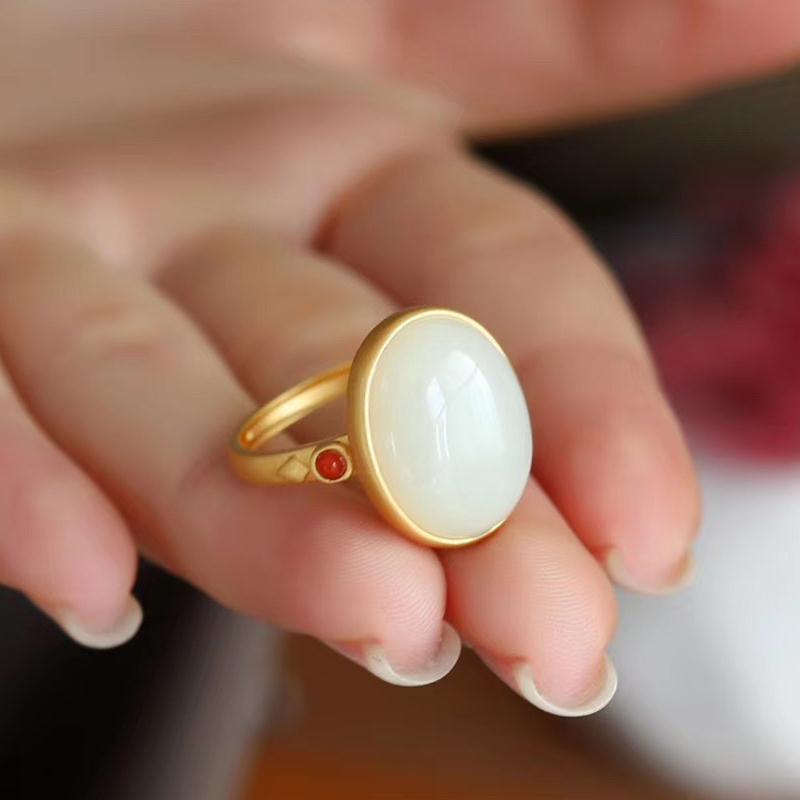 Classic Silver Ring with Timeless Appeal