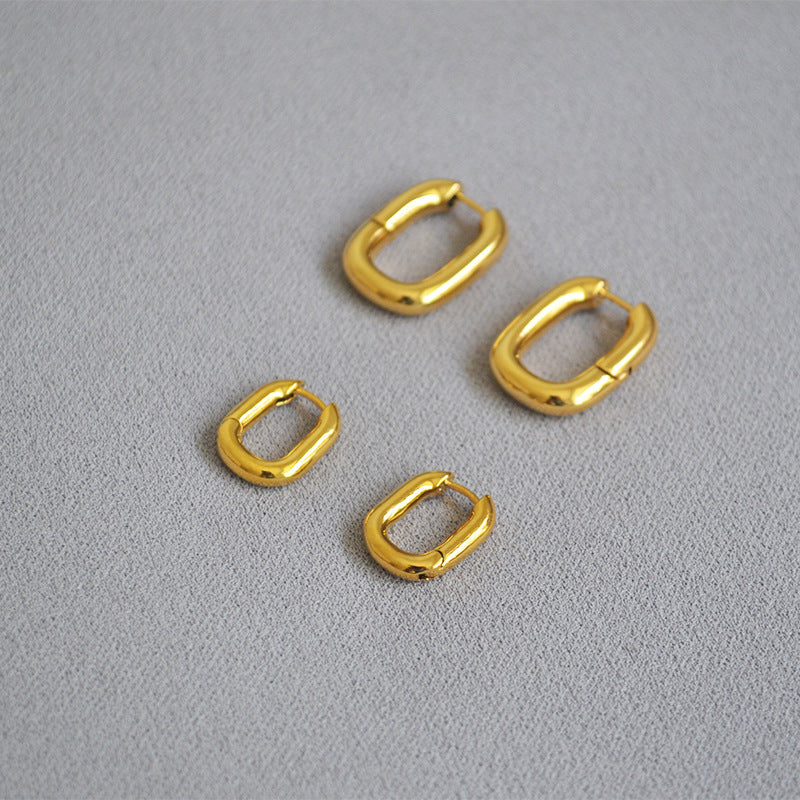 Classic Gold Earring with Timeless Appeal
