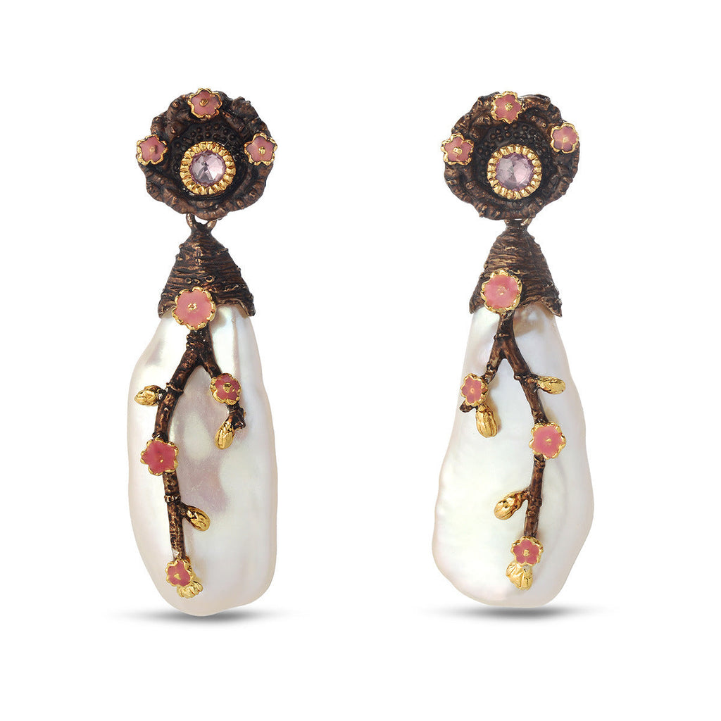 Beautiful Gold Earring with Unique Style