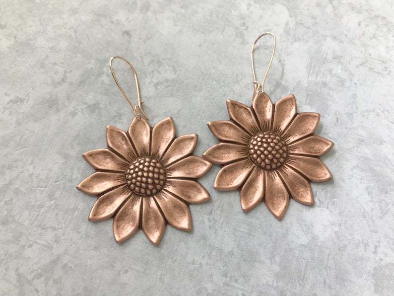 Charming Gold Earring for Any Occasion