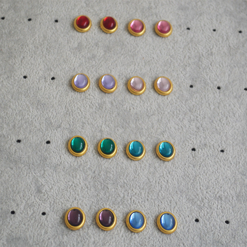 Classic Gold Earring with Timeless Appeal