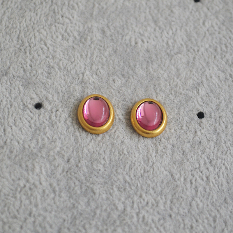 Classic Gold Earring with Timeless Appeal