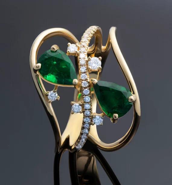 Romantic Gold Ring for Special Moments