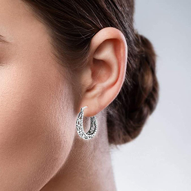 Charming Earring for Any Occasion