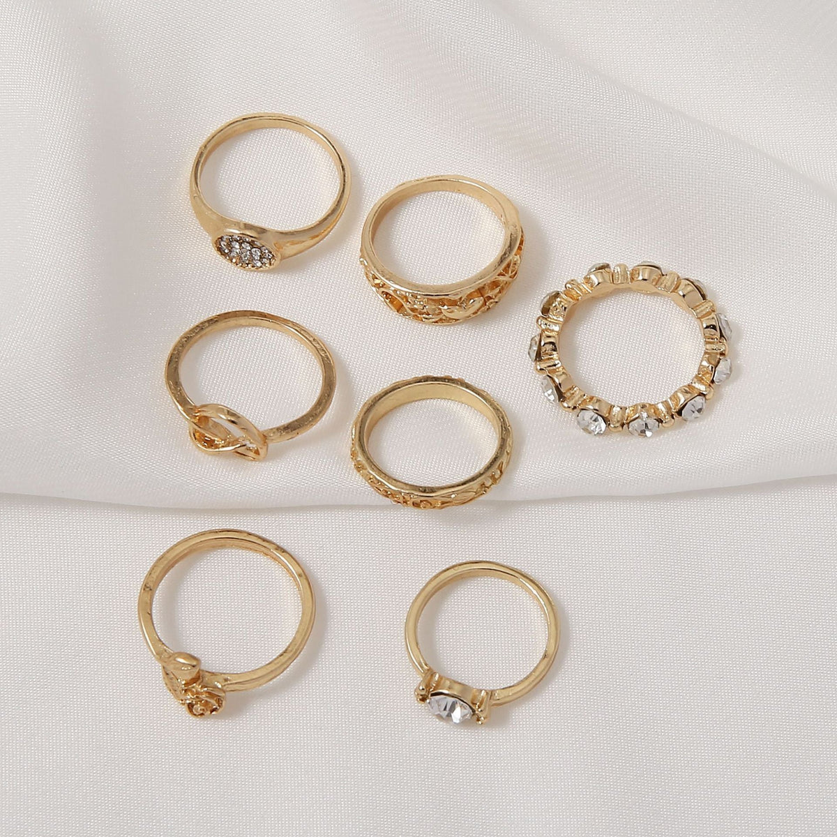 Classic Gold Ring with Timeless Appeal