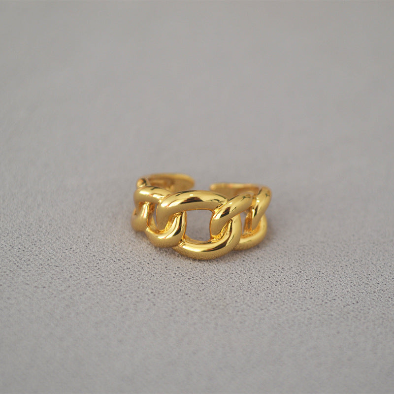 Classic Gold Chain with Timeless Appeal