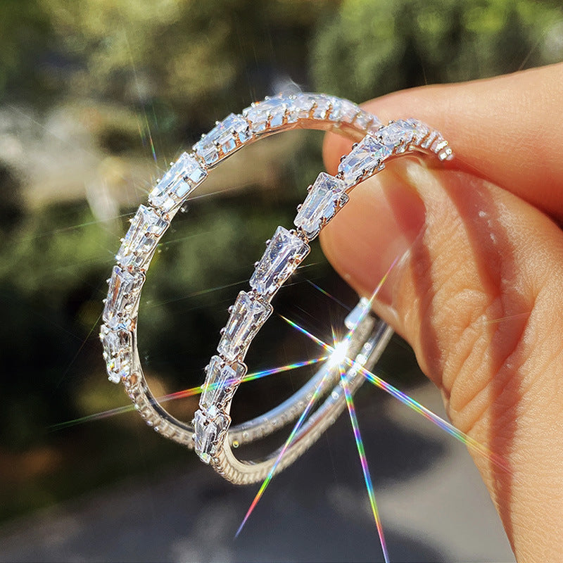 Beautiful Gold Earring with Unique Style