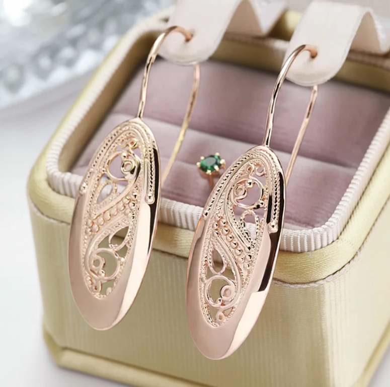 Stunning Gold Earring for Daily Wear