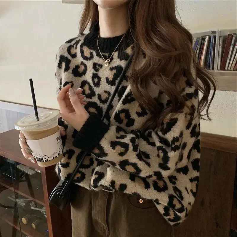 JO | Cozy sweater with leopard print
