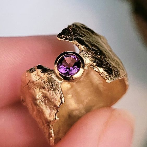 Charming Gold Ring for Any Occasion