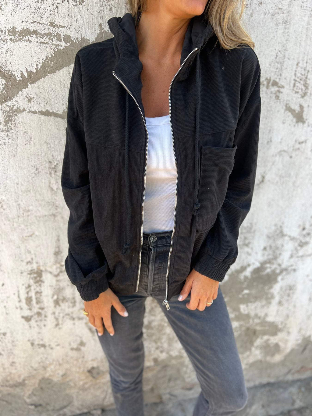 JO | Chic hooded jacket for women