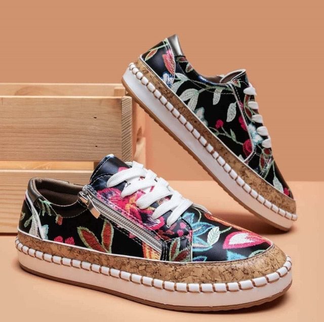 JO | Simple sneakers with flowers