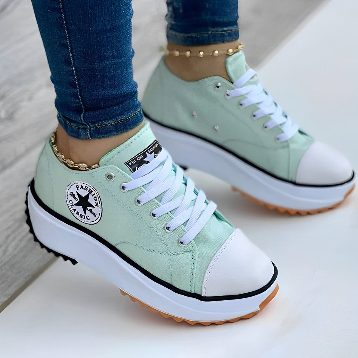 JO | Slim and cool sneakers