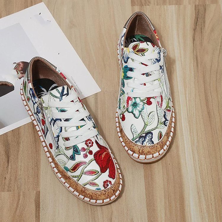 JO | Simple sneakers with flowers