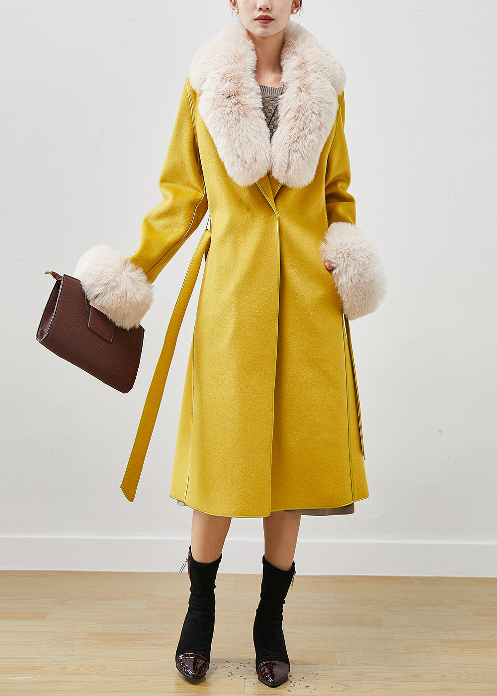 Stylish Yellow Fur Collar Tie Waist Woolen Coats Fall