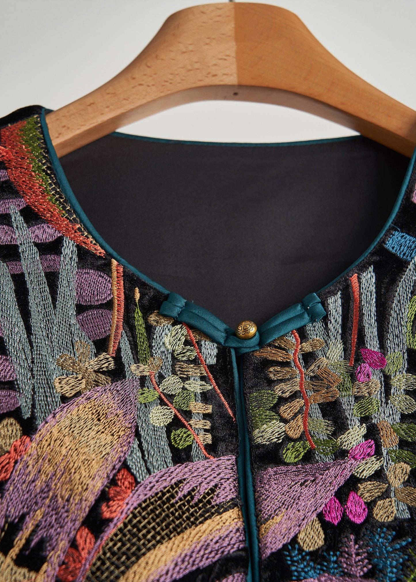 Handmade Black Embroideried Chinese Button Silk Velour Vests Fall