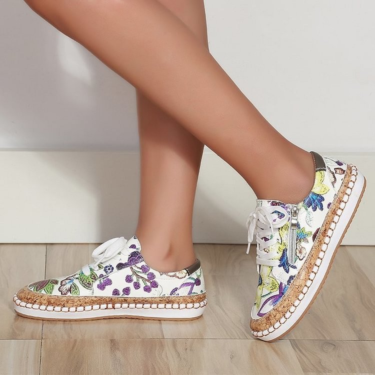 JO | Simple sneakers with flowers