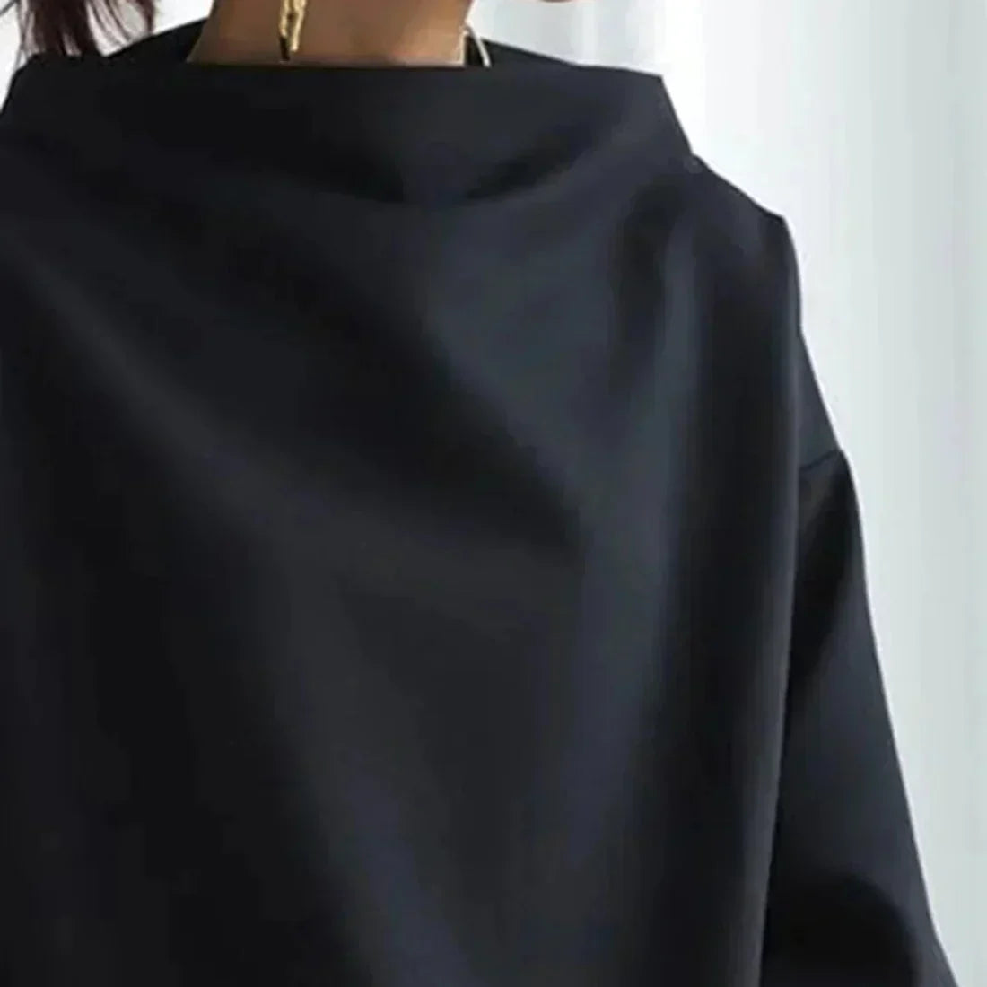 JO | Black sweater with oversized round neckline