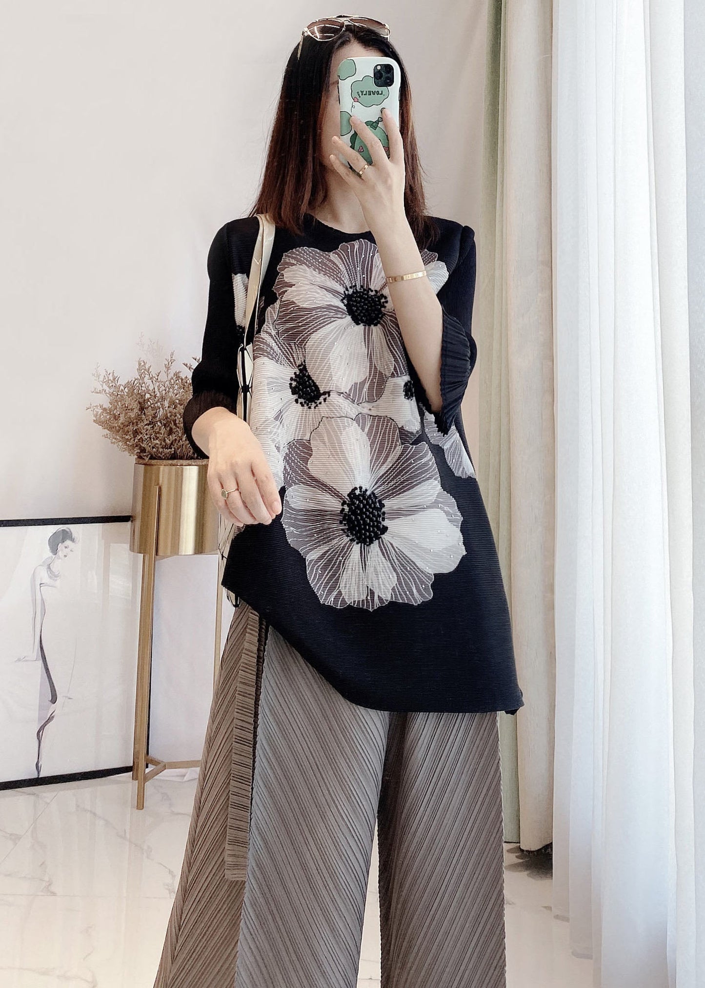 Original Design Black O-neck Wrinkled Tank Flare Sleeve