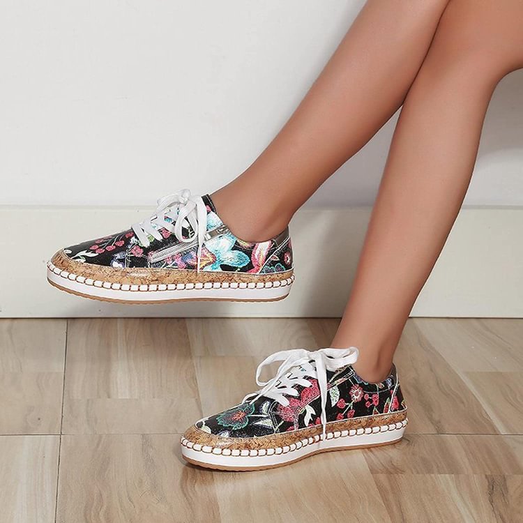 JO | Simple sneakers with flowers