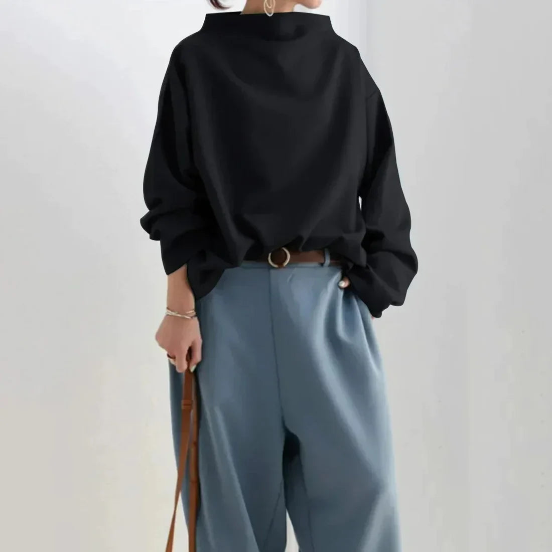 JO | Black sweater with oversized round neckline