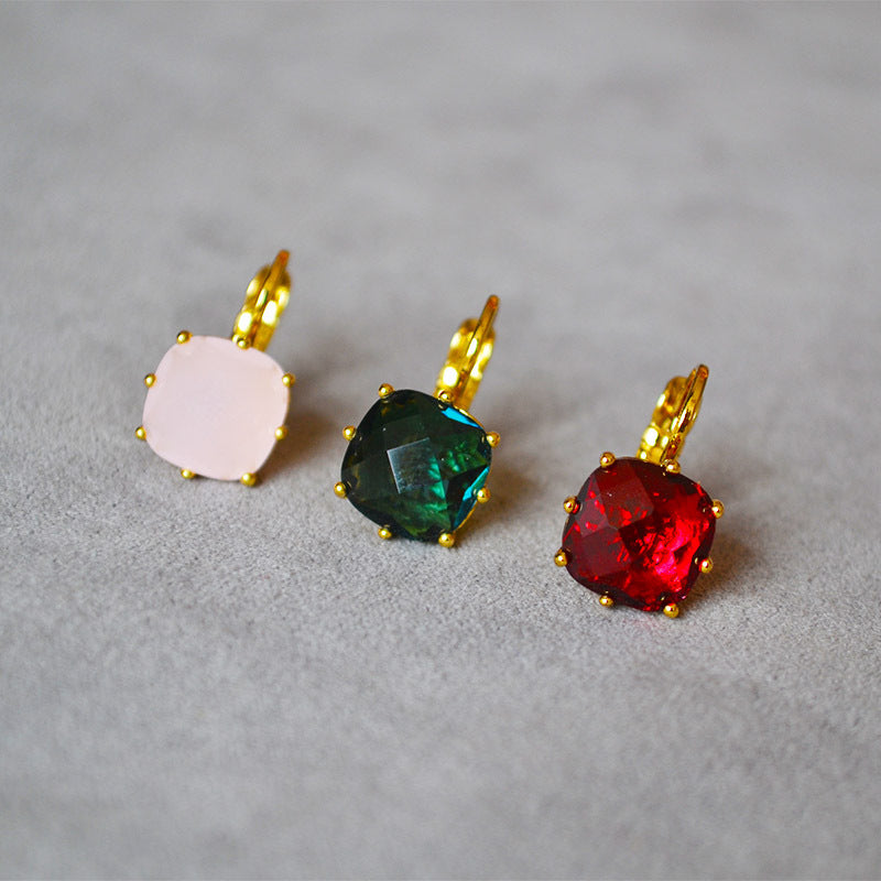 Charming Earring for Any Occasion