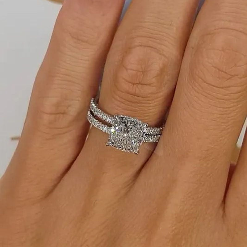 Beautiful Gold Set with Unique Style