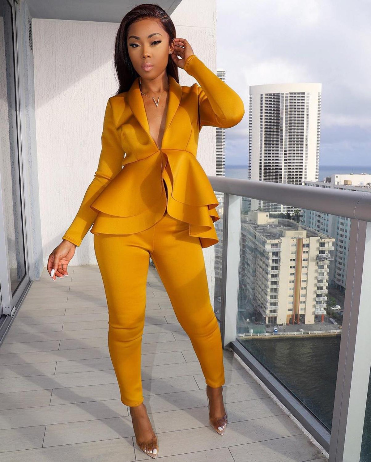 JO | Tracksuit with full sleeves ruffle blazer