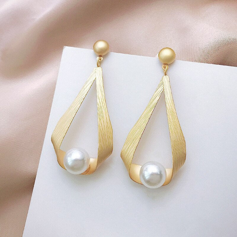 Romantic Pearl Earring for Special Moments