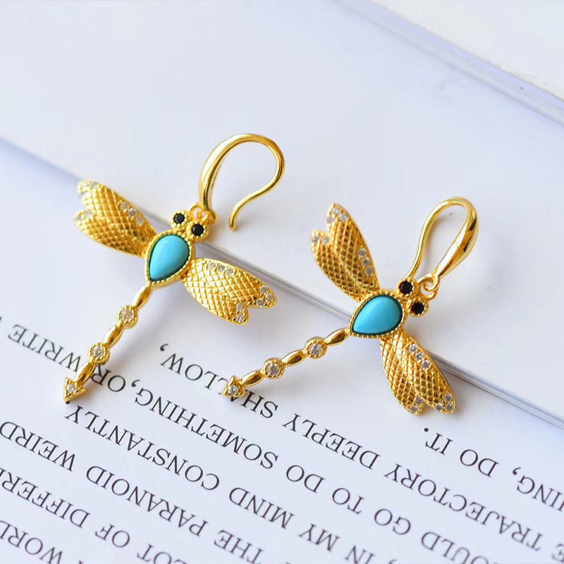 Classic Gold Earring with Timeless Appeal