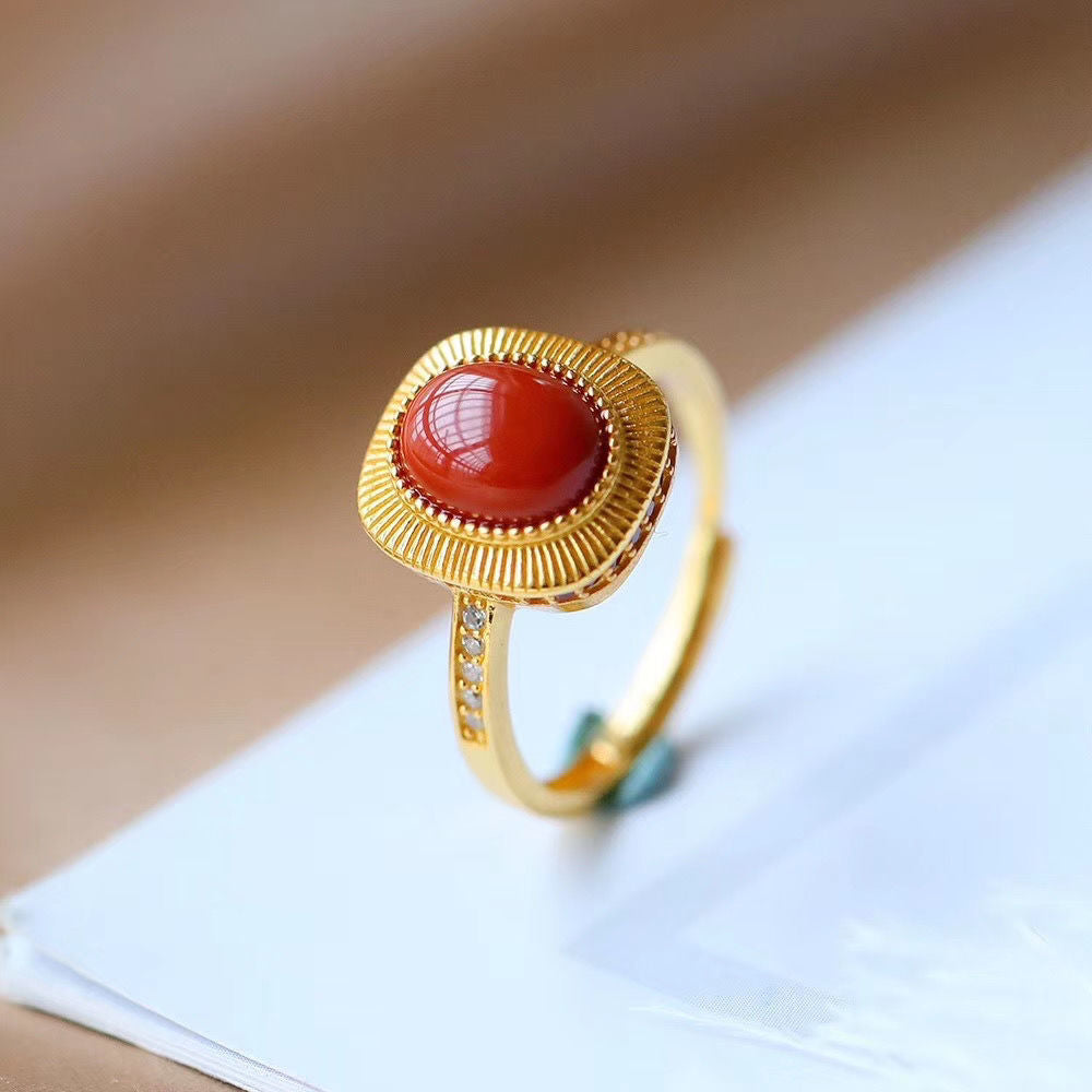 Classic Gold Ring with Timeless Appeal