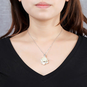 Charming Gold Earring for Any Occasion