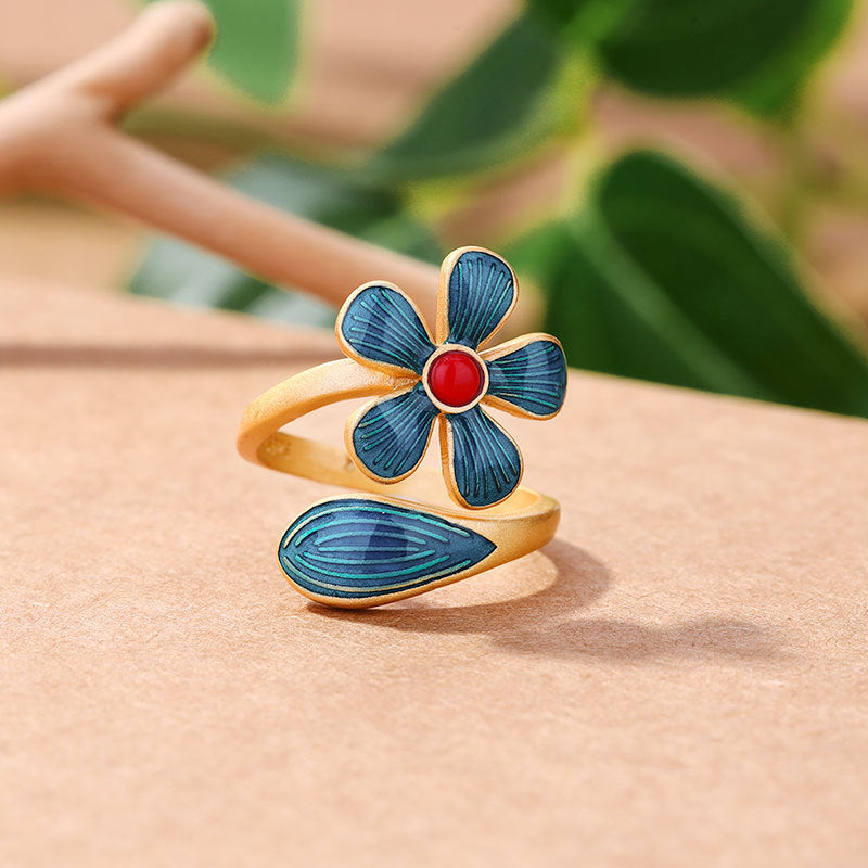 Classic Silver Ring with Timeless Appeal