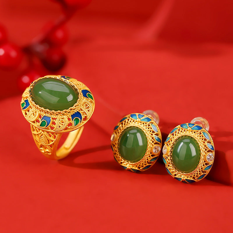 Charming Gold Earring for Any Occasion