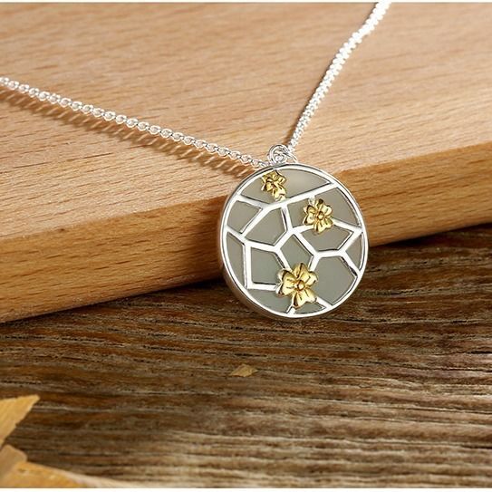 Classic Silver Necklace with Timeless Appeal