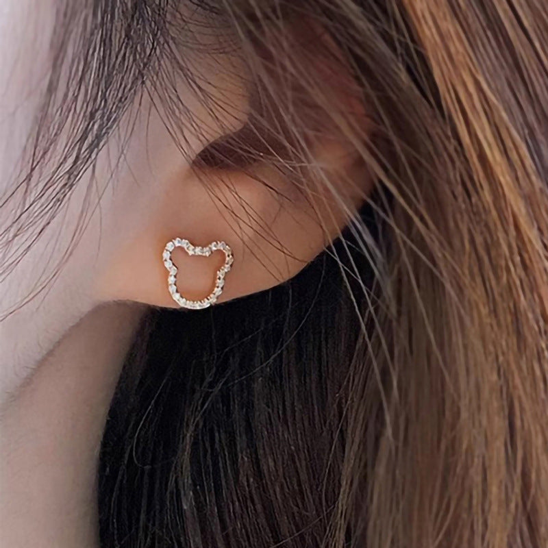 Charming Earring for Any Occasion