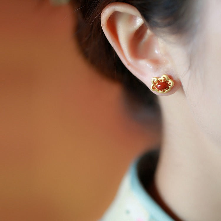 Romantic Silver Earring for Special Moments