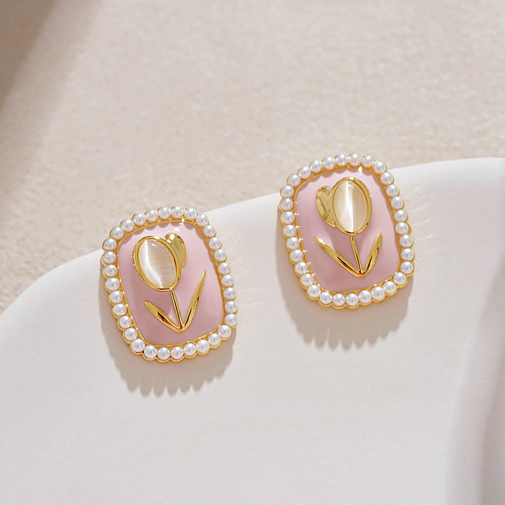 Classic Pearl Earring with Timeless Appeal