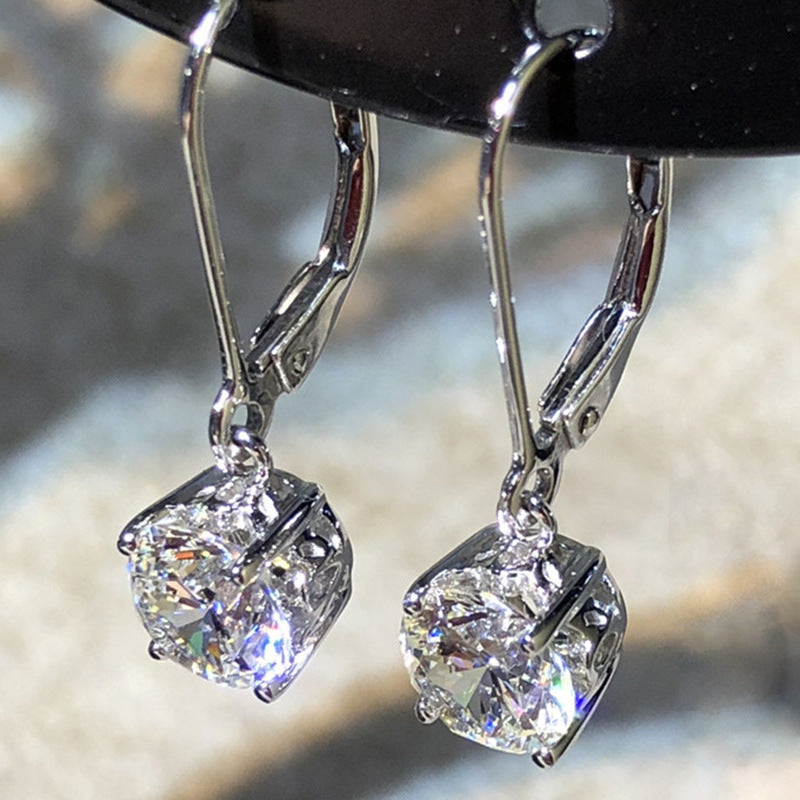 Charming Gold Earring for Any Occasion