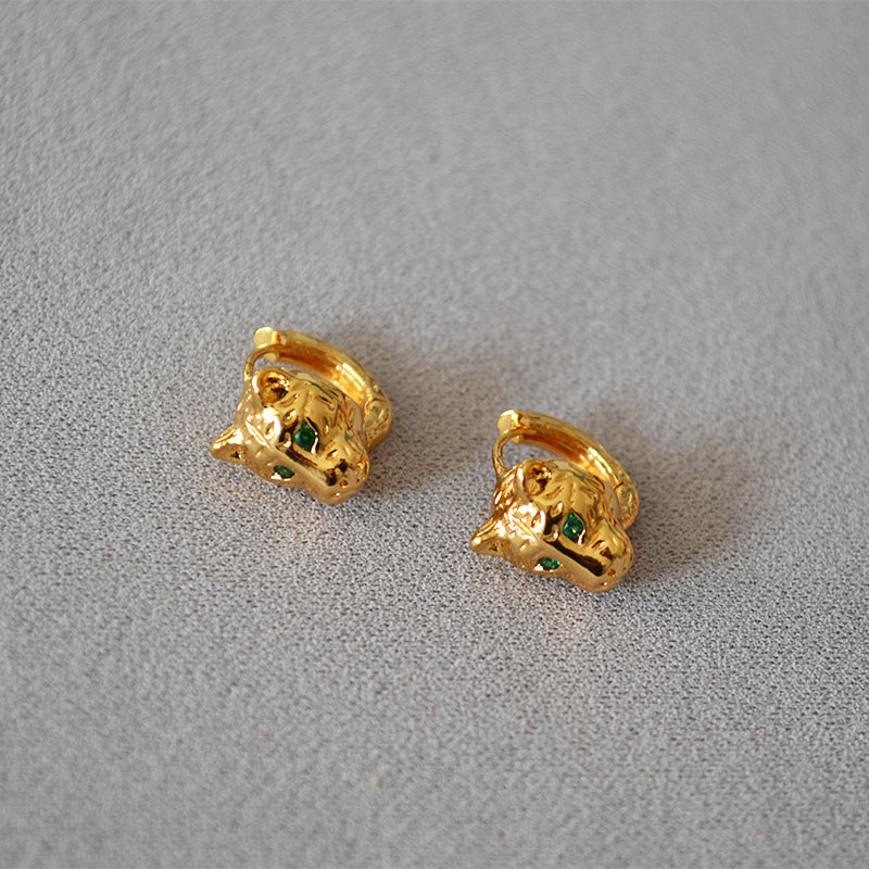 Romantic Gold Earring for Special Moments