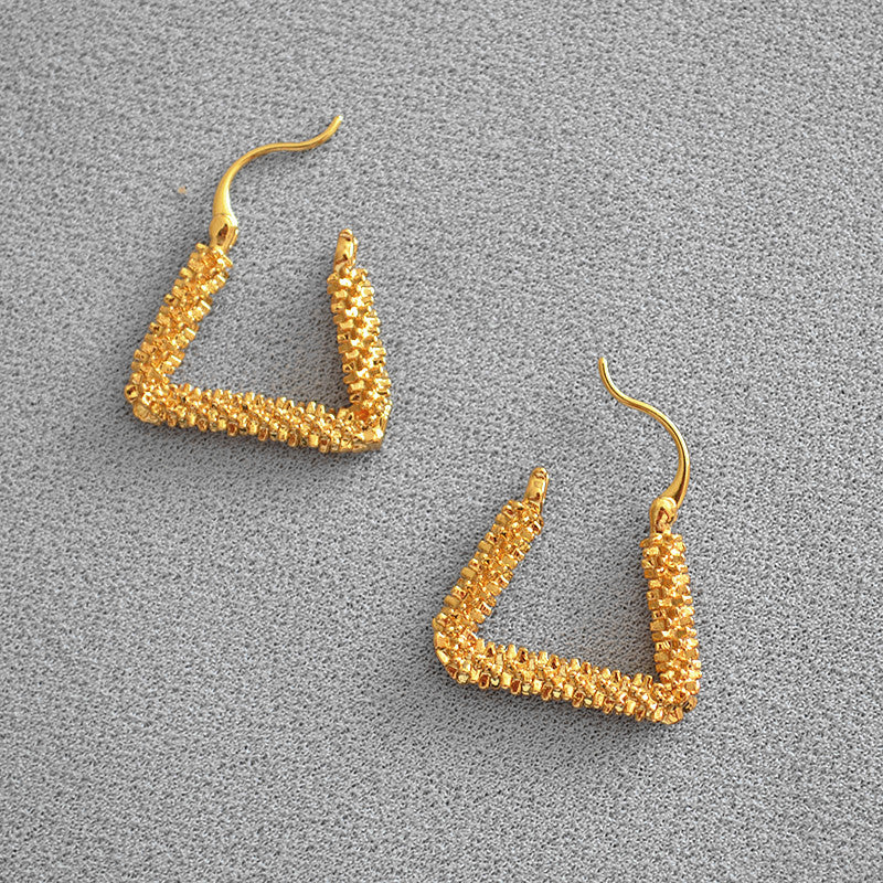 Elegant Gold Earring for Every Occasion