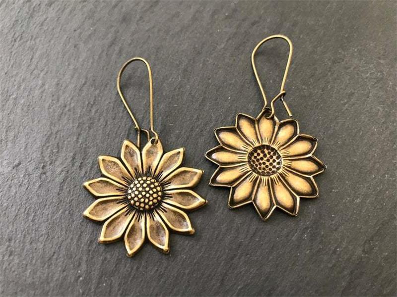 Romantic Gold Earring for Special Moments