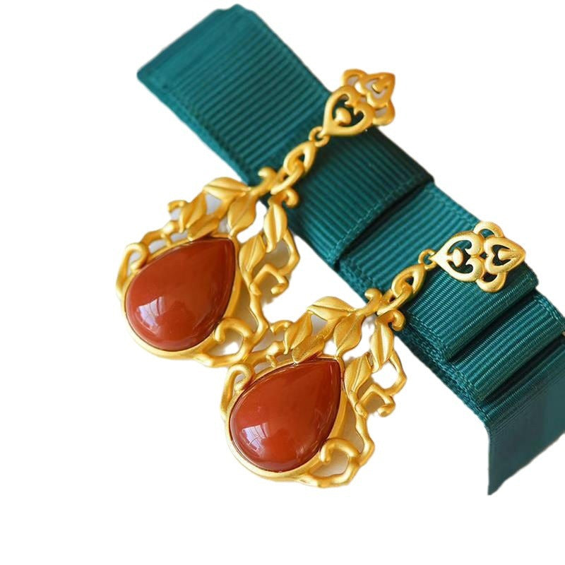 Charming Gold Earring for Any Occasion